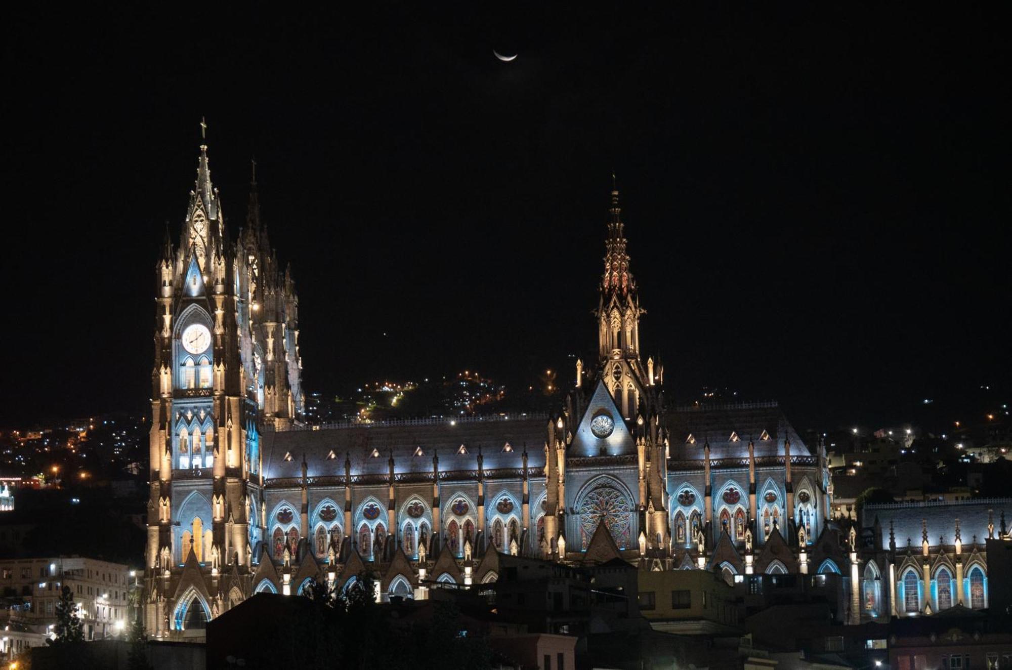 Casona 1914 Quito - Gothic Cathedral View Rooftop Exterior photo