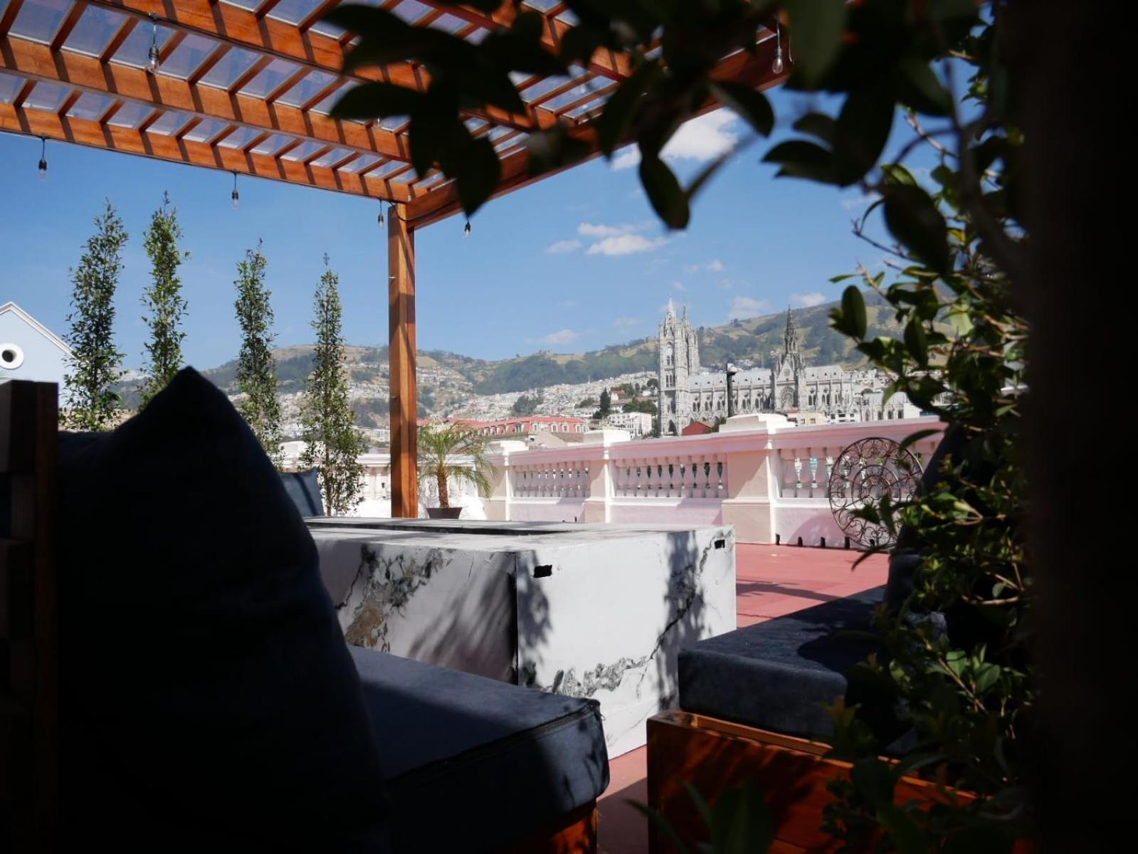 Casona 1914 Quito - Gothic Cathedral View Rooftop Exterior photo