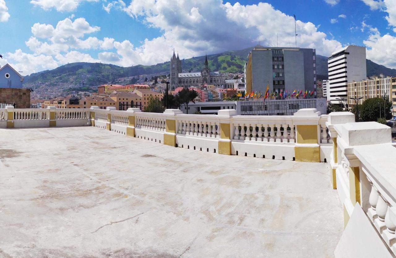 Casona 1914 Quito - Gothic Cathedral View Rooftop Exterior photo